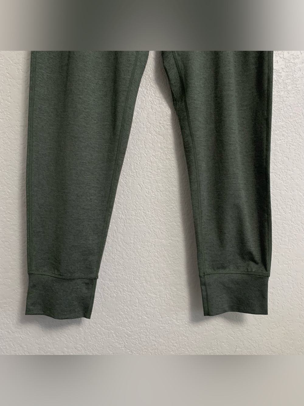 Vuori Sunday Performance Jogger Pants Mens M  28” Drawstring Active Gym V416 - Picture 4 of 9